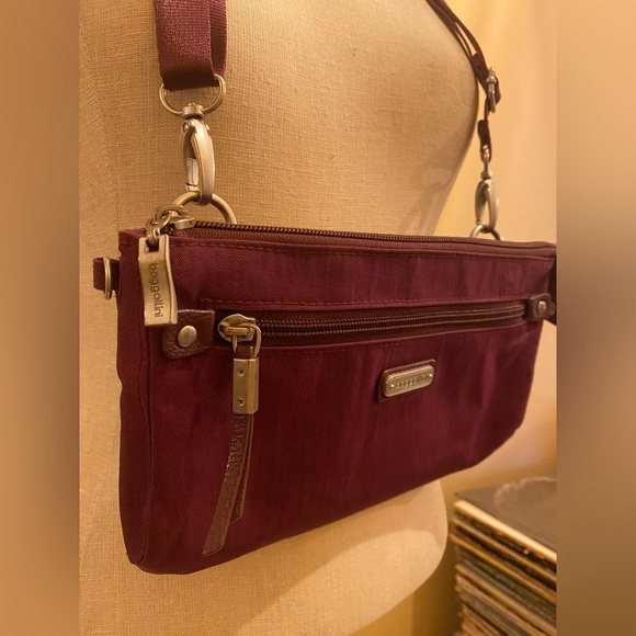 Baggalini plum adjustable Crossbody Bag organizer - Picture 3 of 9
